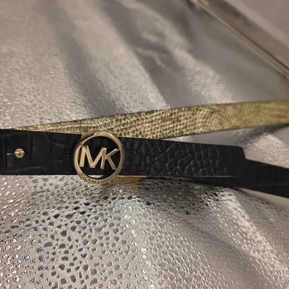 Michael Kors Black Or Gold Reversible Textured Belt M/L - Picture 2 of 6